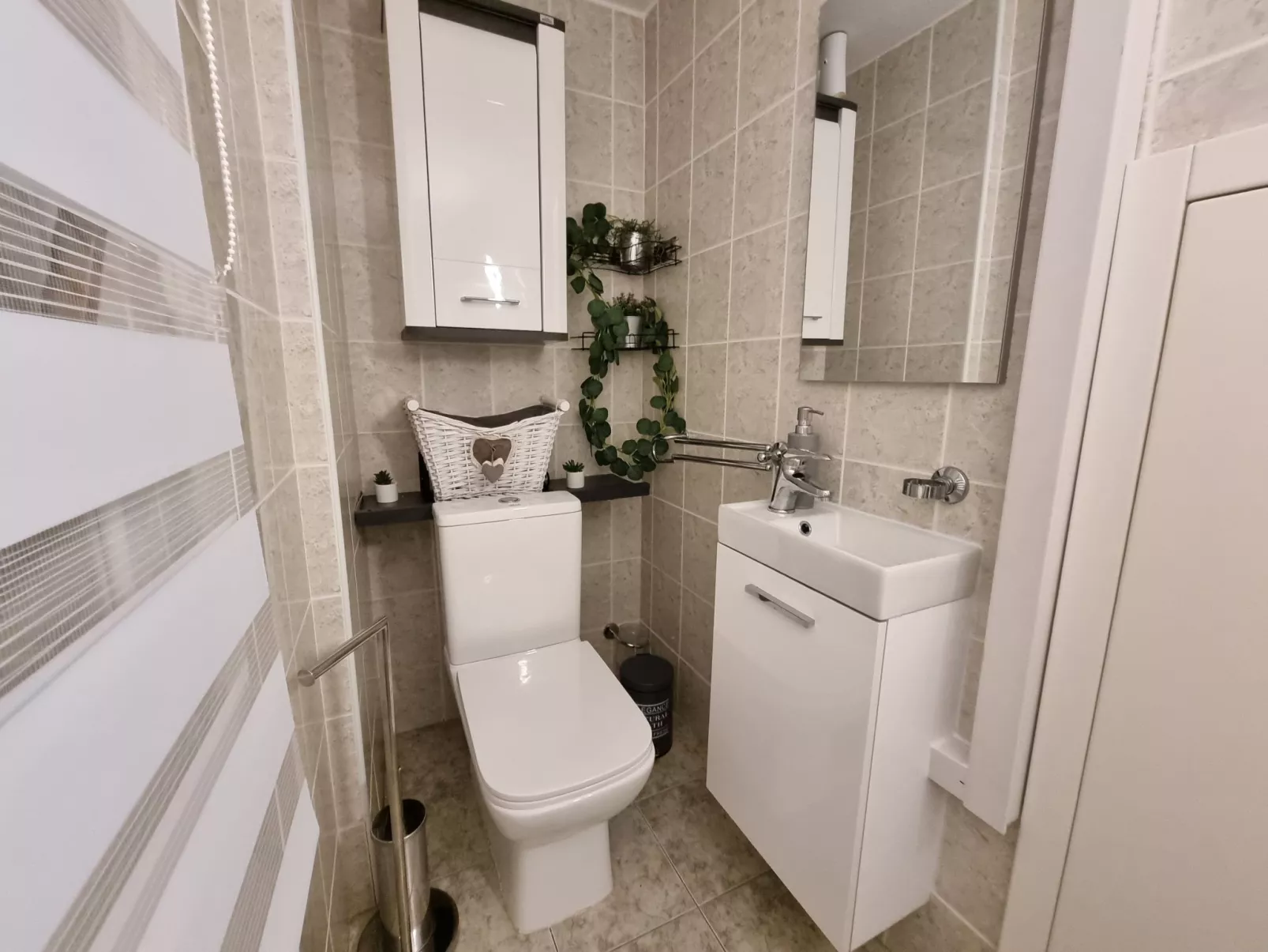 Mit privatem Pool und Sauna-Buiten