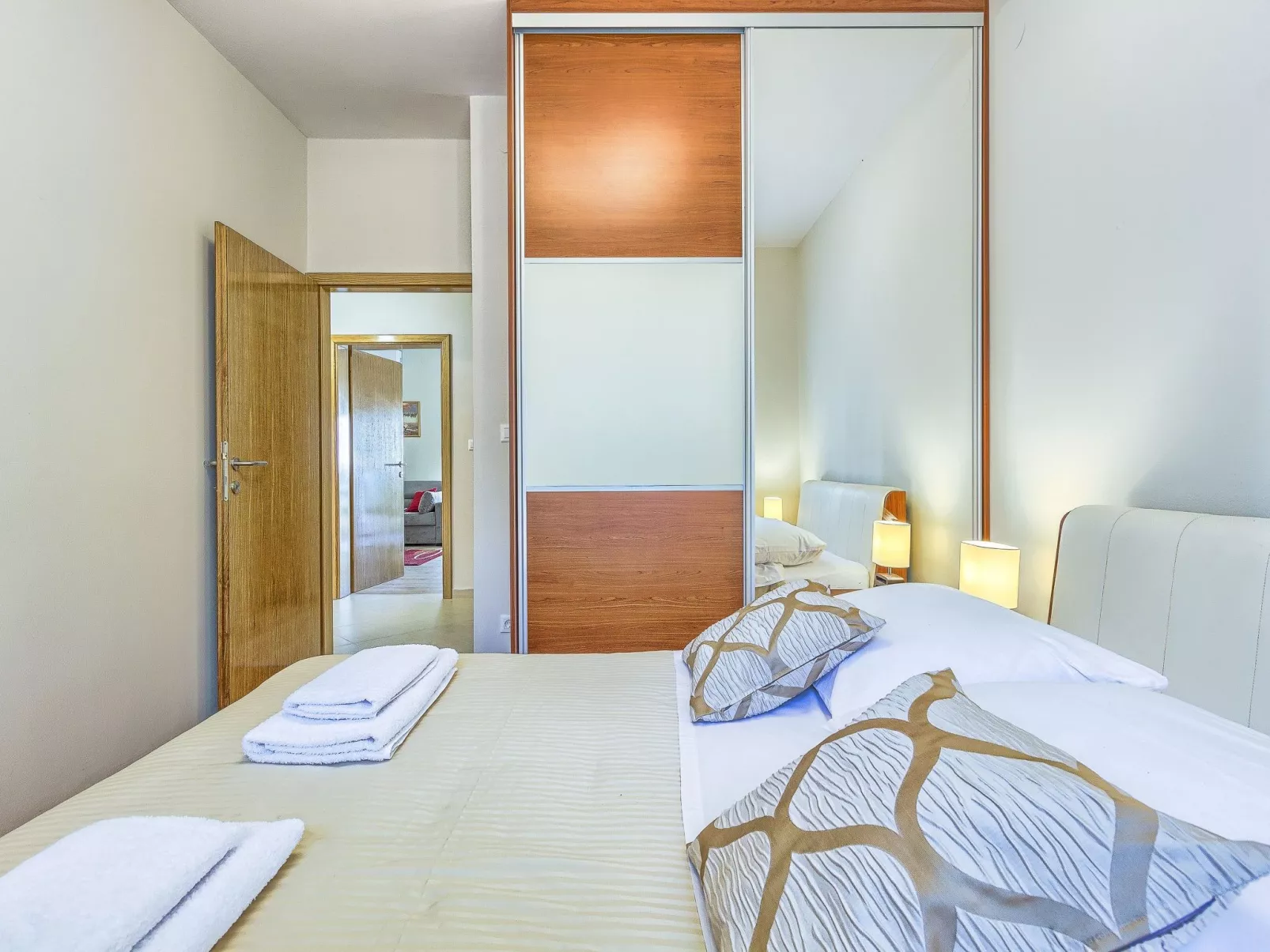 "Villa Rock" mit Blick auf das Wasser-Binnen