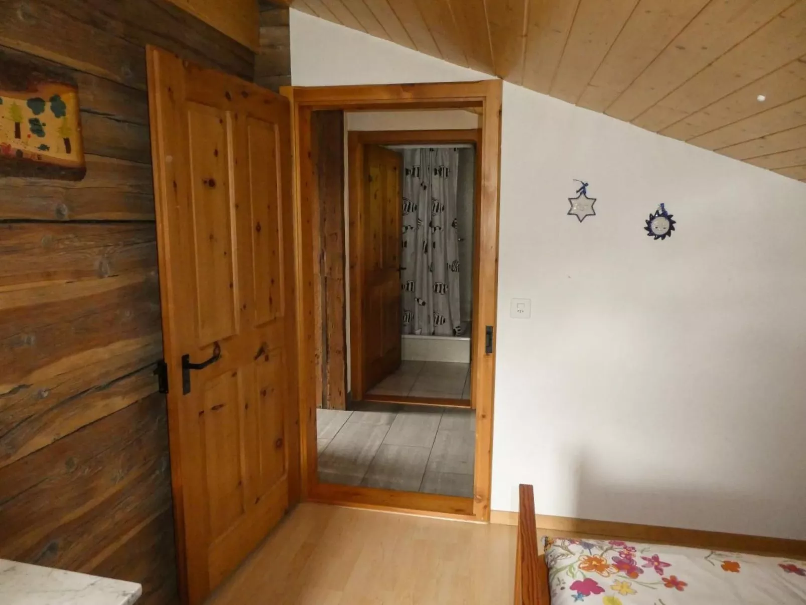 Alphütte Murmolta auf der Sonnenterrasse im Wallis-Image-tags.info