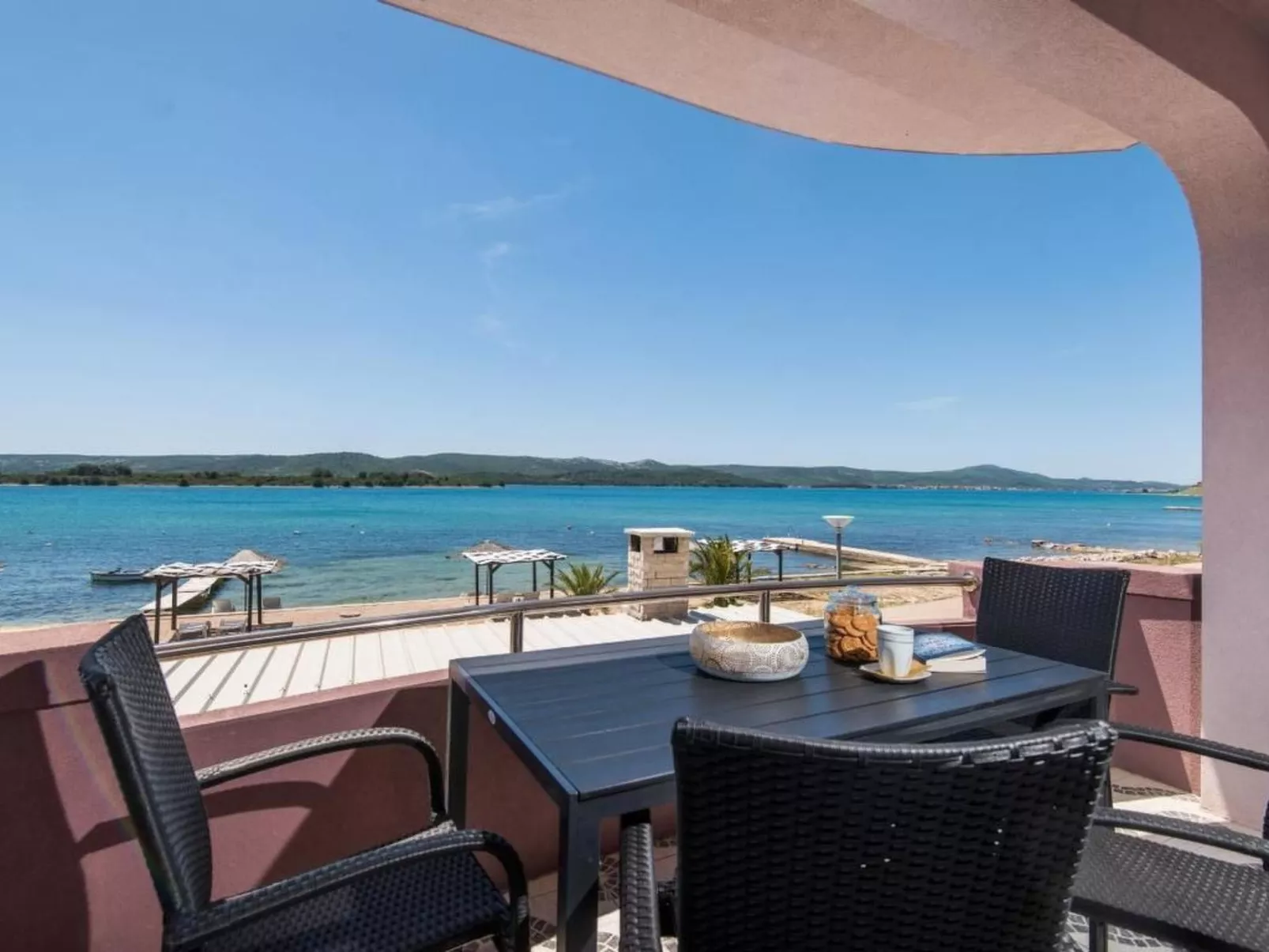 Wohnung in Turanj mit Grill-Buiten