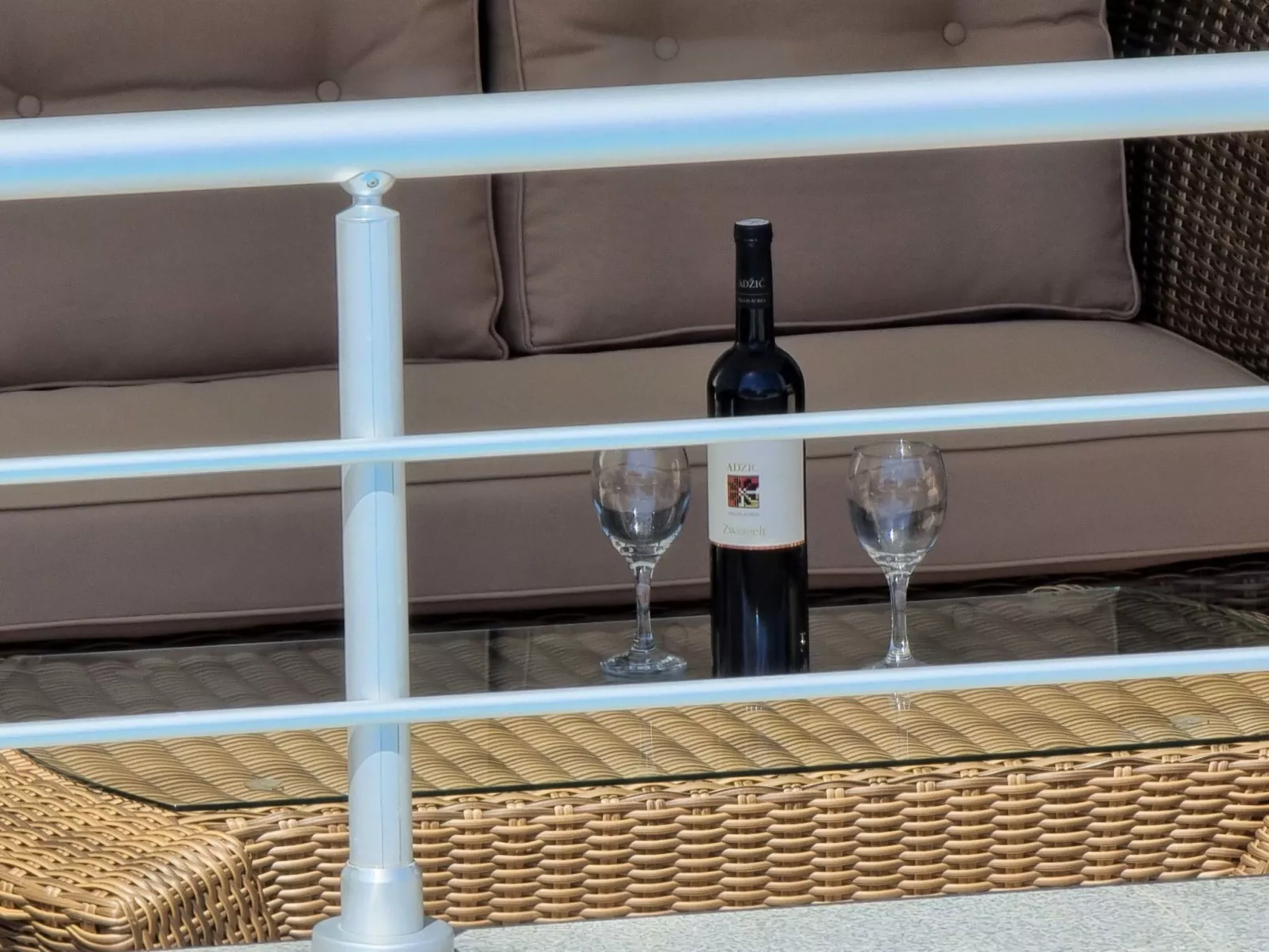 Erdgeschoss-Ferienwohnung mit Garten und Pool-Binnen