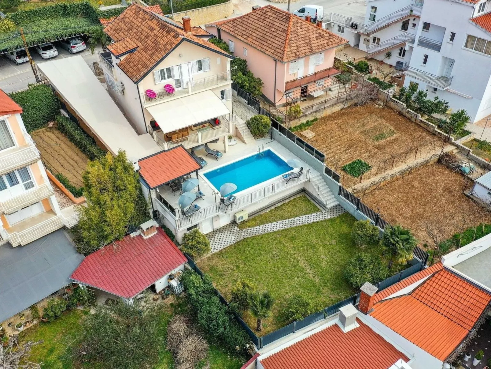 Villa Urban in Trogir mit privatem beheiztem Pool-Buiten