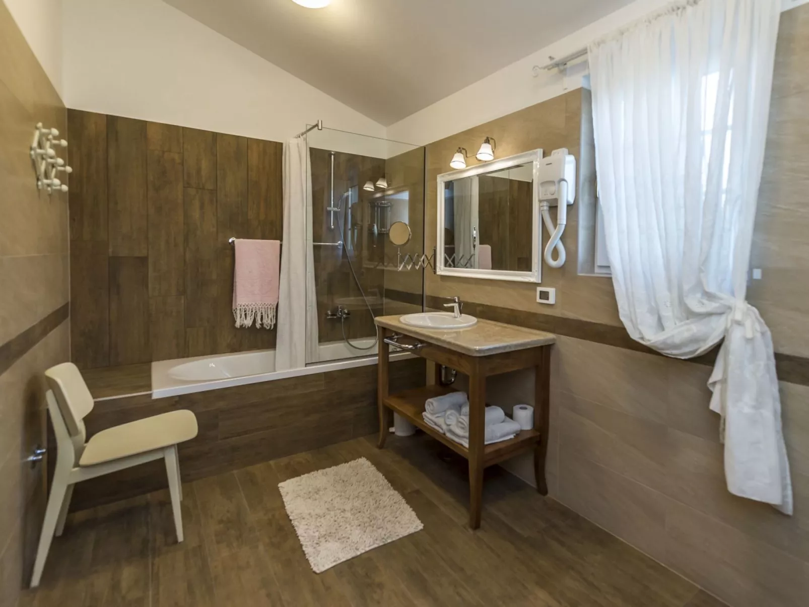 VILLA CON WELLNESS A 1 KM DAL MARE-Binnen