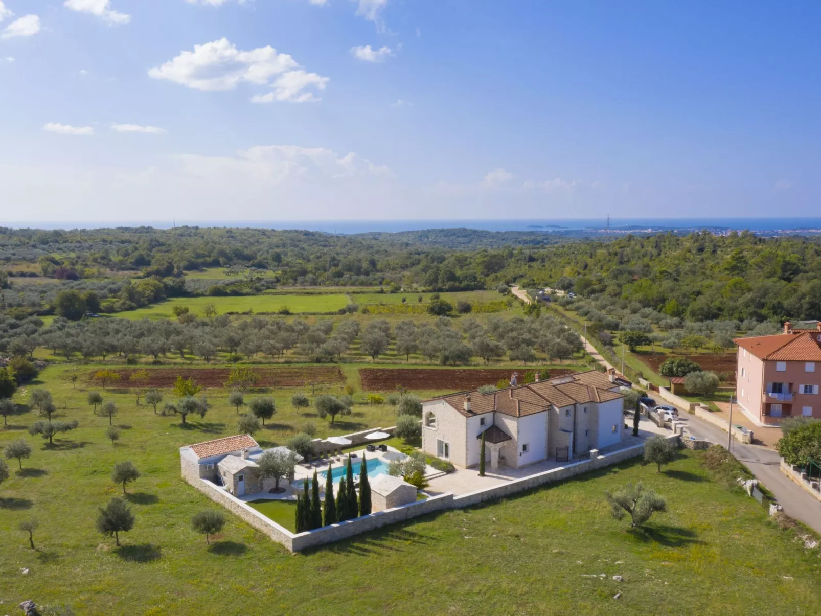 Villa Piccolo Paradiso mit beheiztem Pool-Buiten