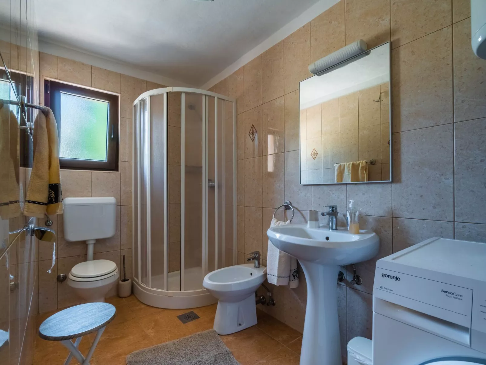 Luxuriöse Villa auf großem Privatgrundstück-Binnen