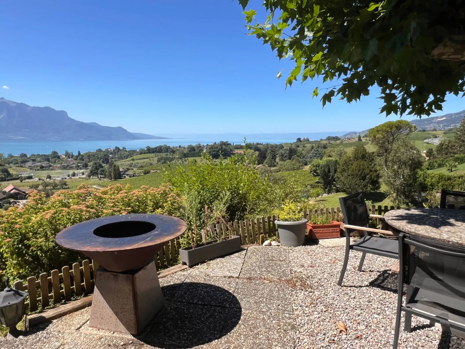 Vigneronne, Vigne-Buiten