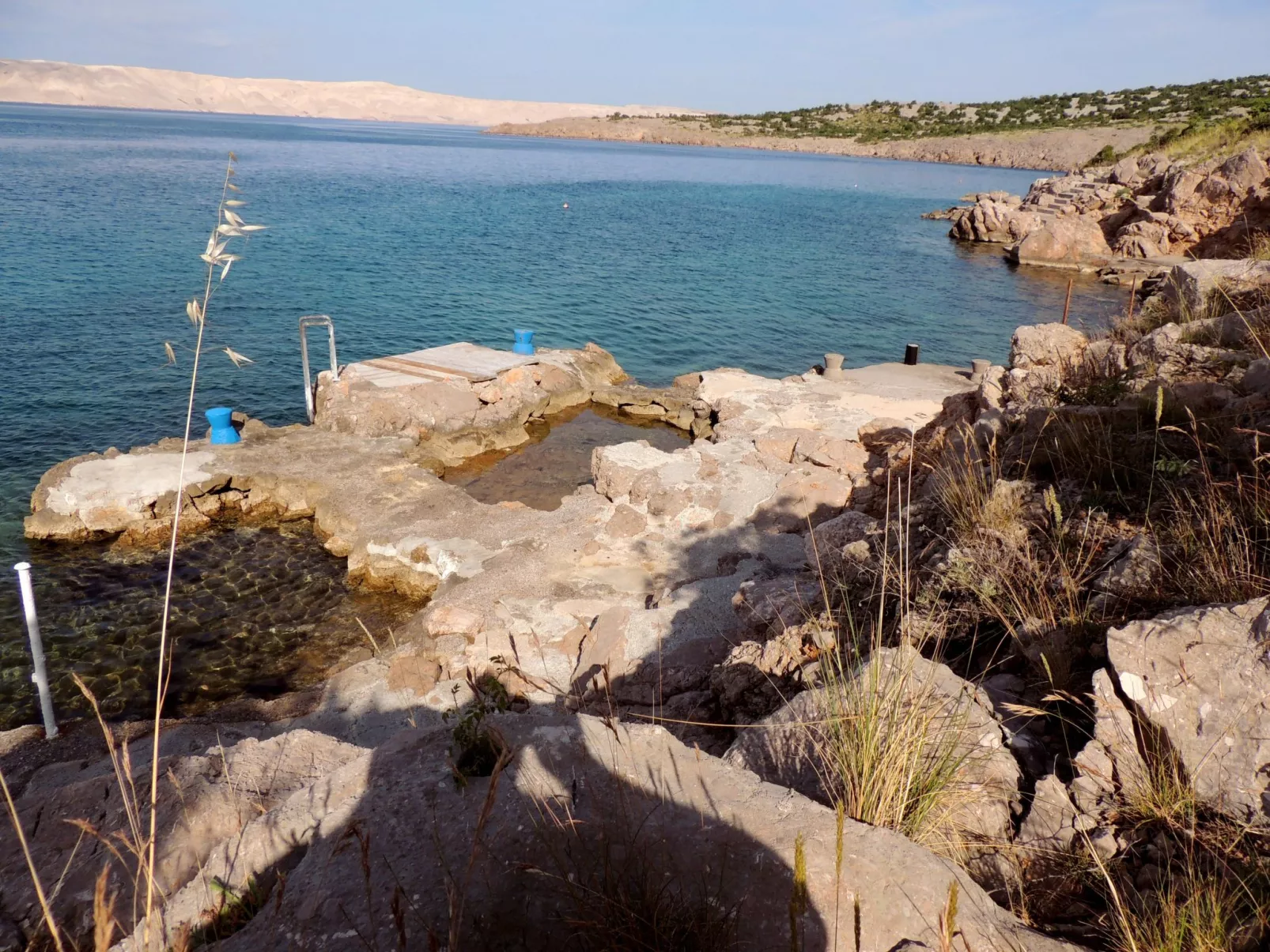 Mit zwei Terrassen für sechs Personen-Buiten