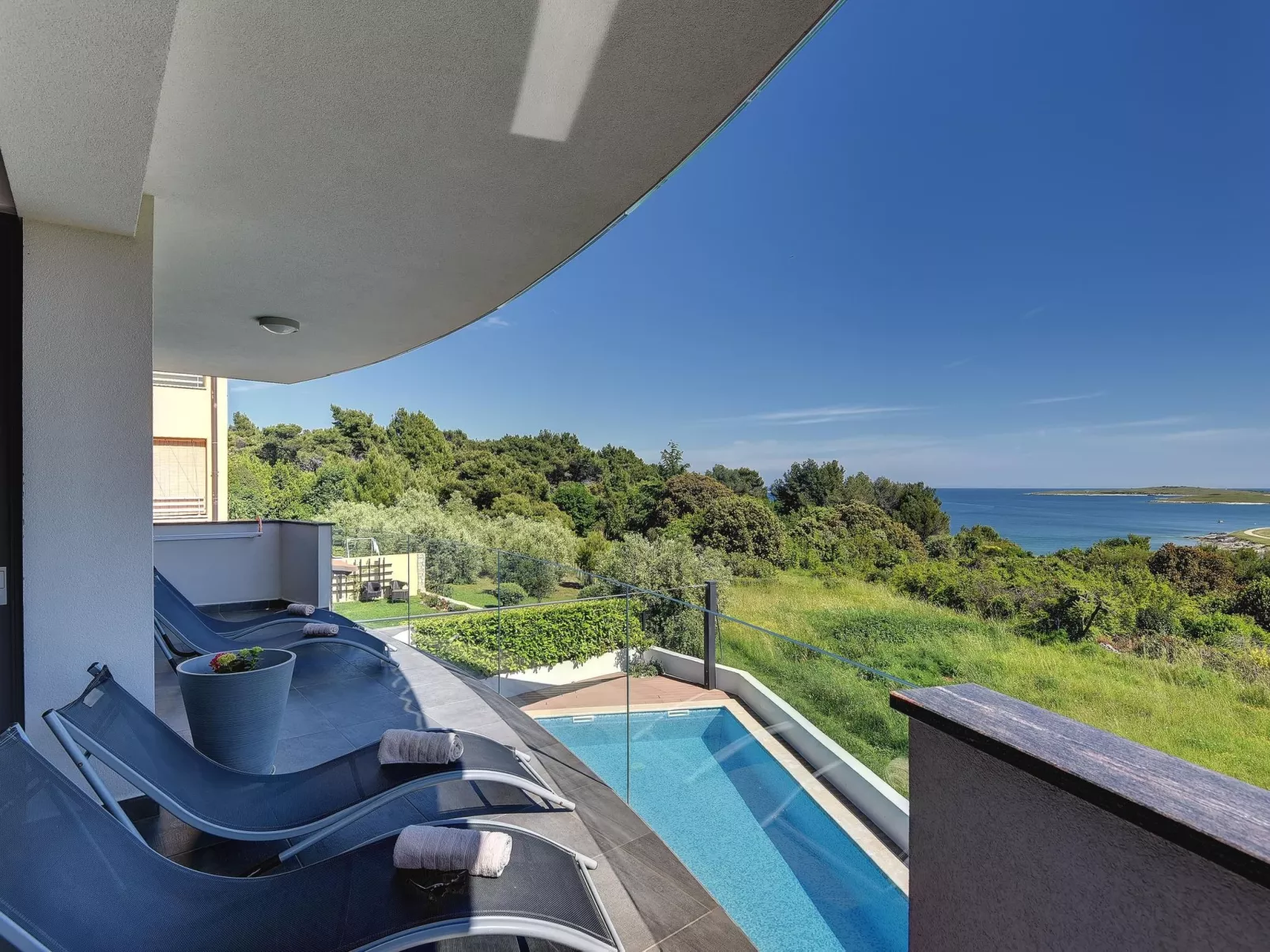 Luxusvilla Sunrise Premantur mit Pool-Buiten