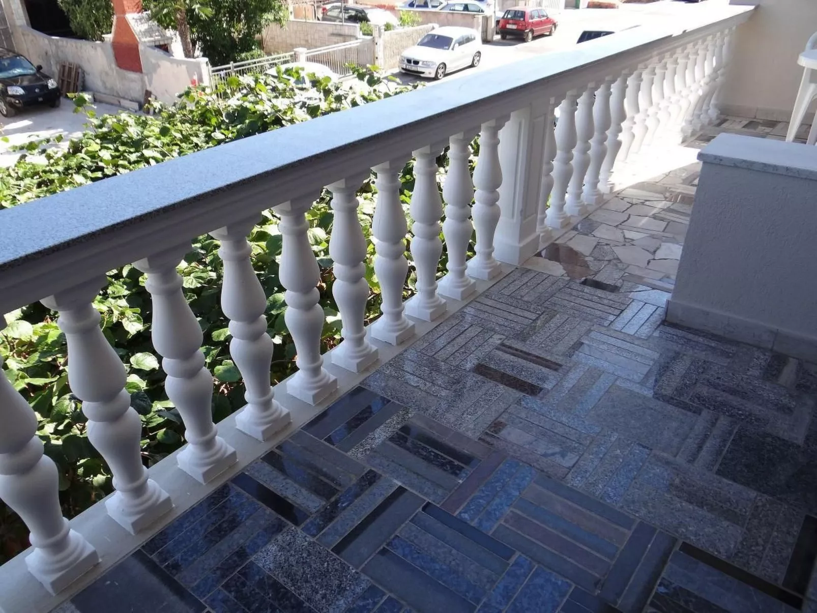 Appartement mit Balkon-Buiten