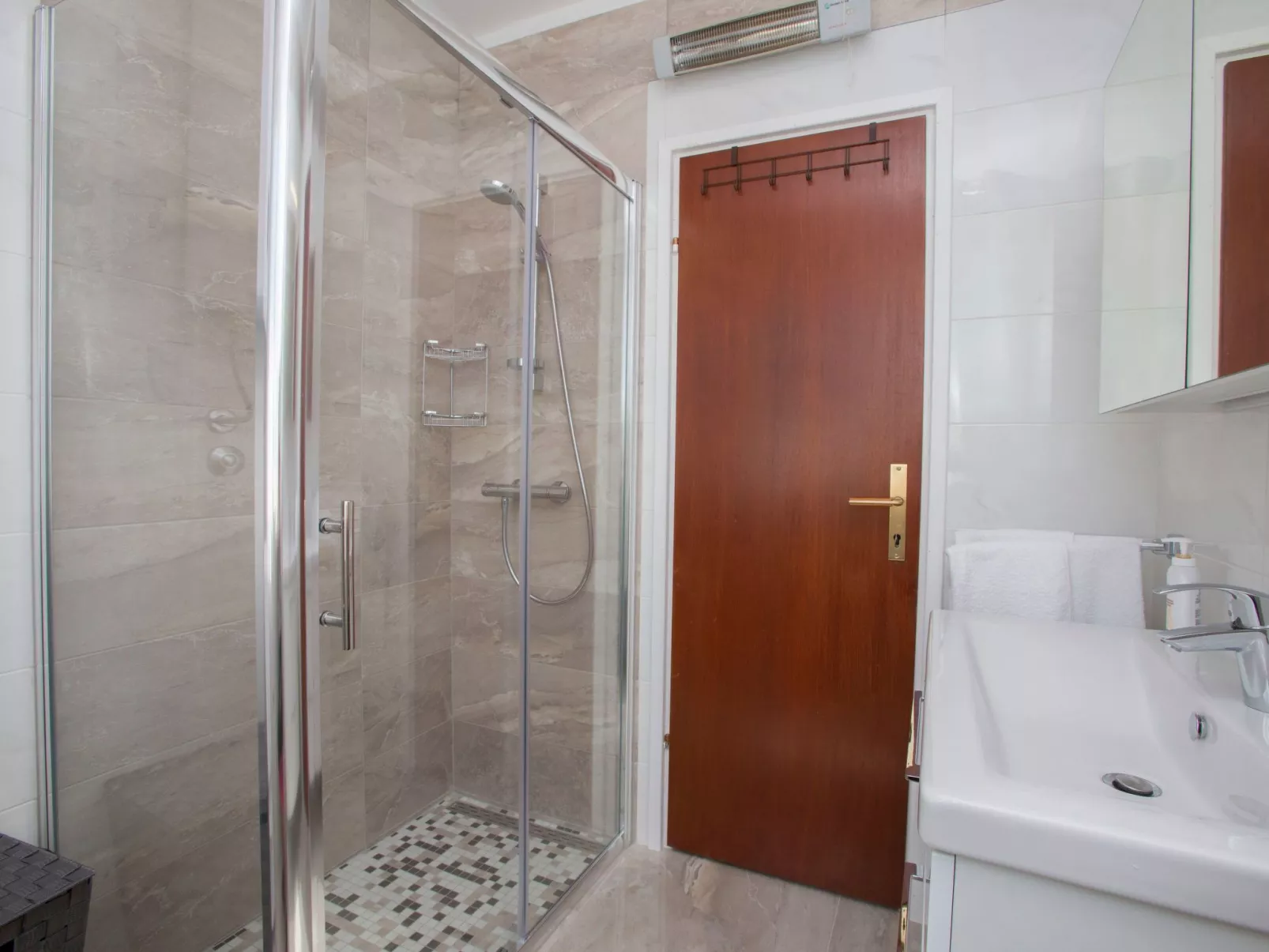 Mit eigenem Pool und schönem Meerblick-Binnen