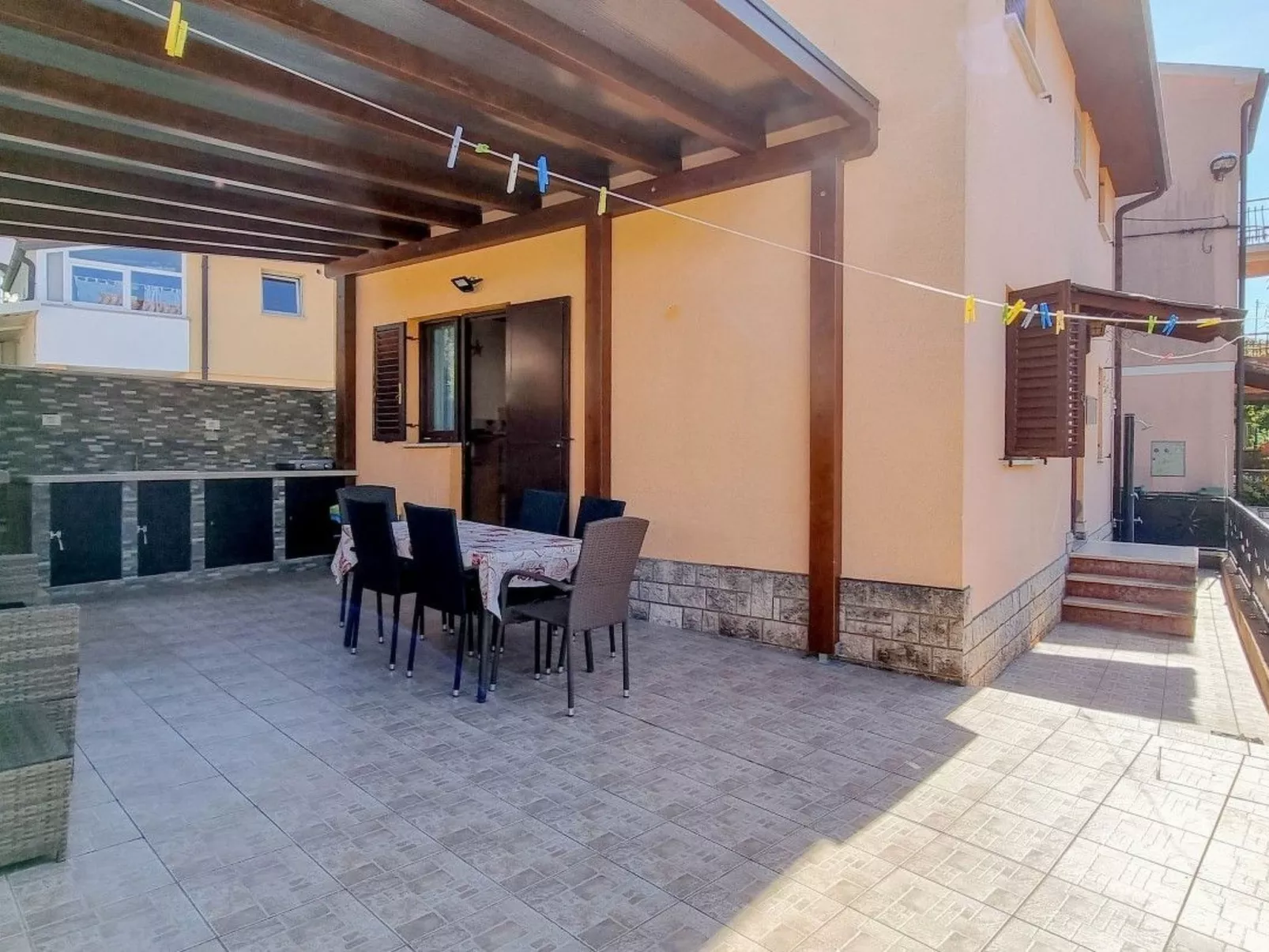 "Ivan" direkt am Strand-Buiten