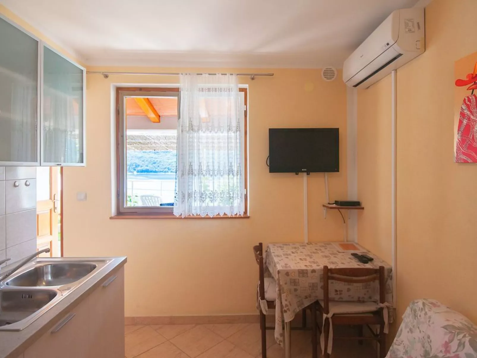 Mit Blick auf das Wasser-Binnen