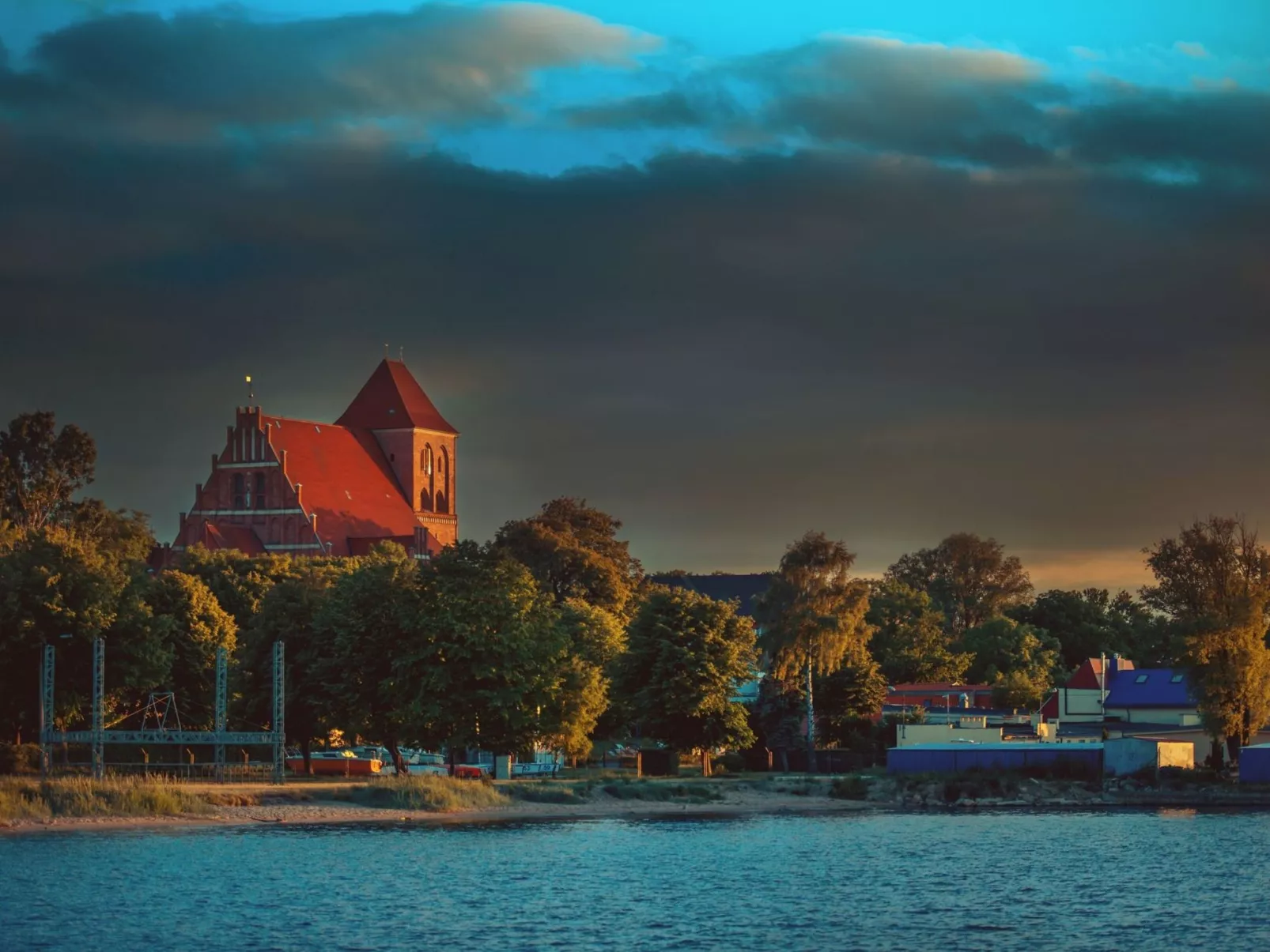 Moderne Ferienwohnung mit Balkon, nur 500 Meter von Meer und Strand entfernt-Image-tags.info