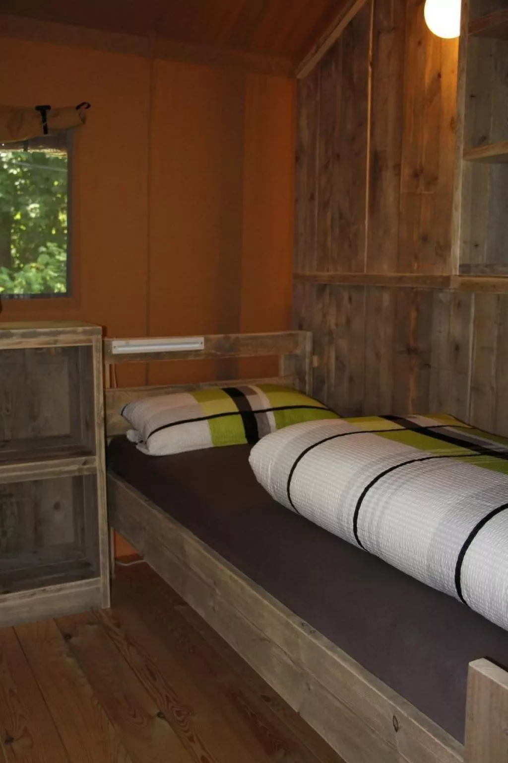 Gemütliches Safarizelt mit Grill und Garten-Image-tags.info