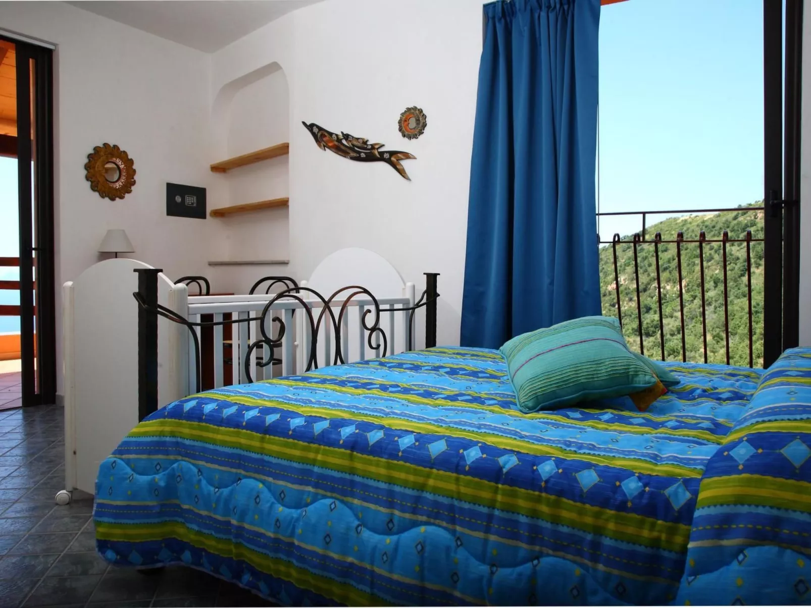 Flacher Kirschbaum-Binnen