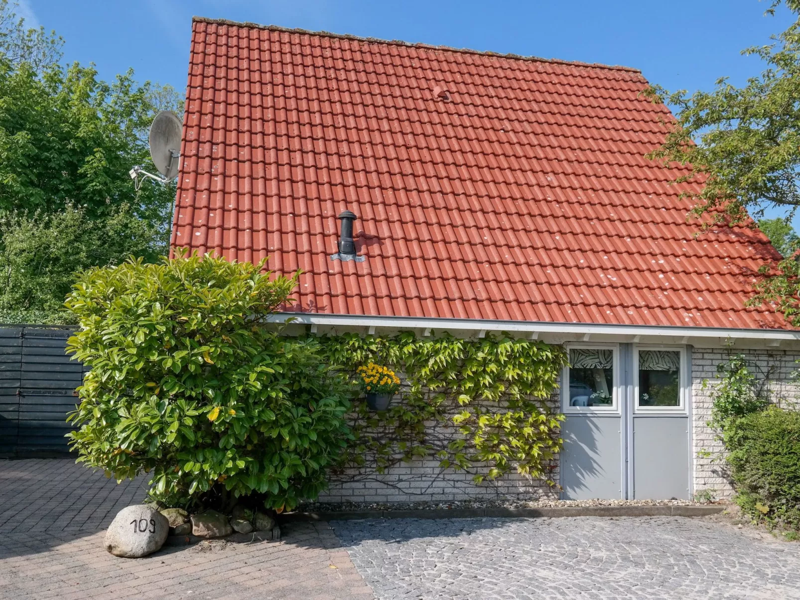 109 Gudrun-Image-tags.info