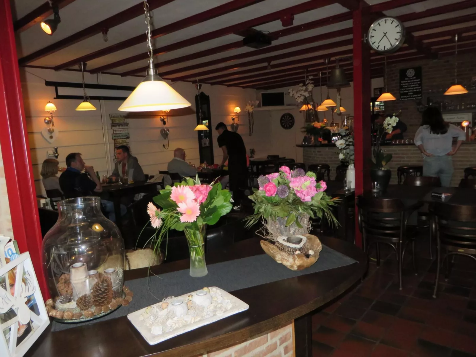 Gemütliches Vier-Personen-Bungalow mit Überdachung-Image-tags.info