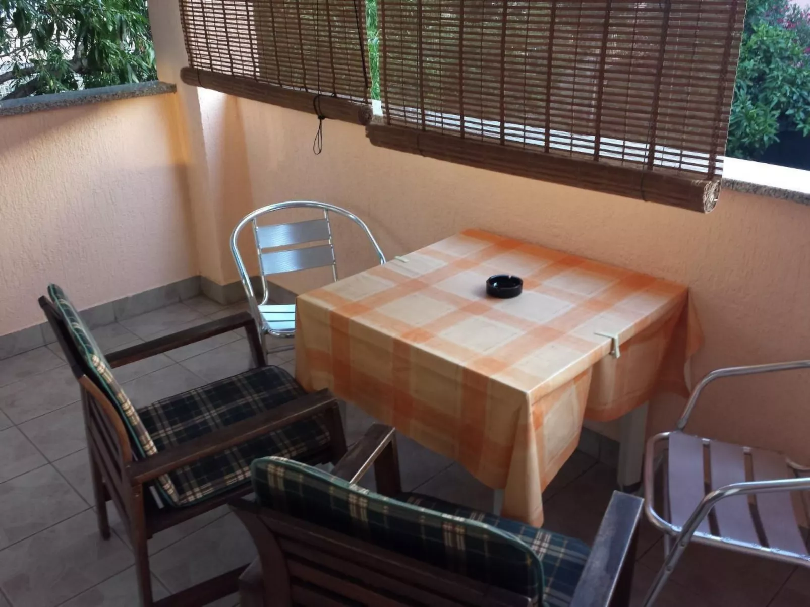 Mit Blick auf das Wasser-Binnen