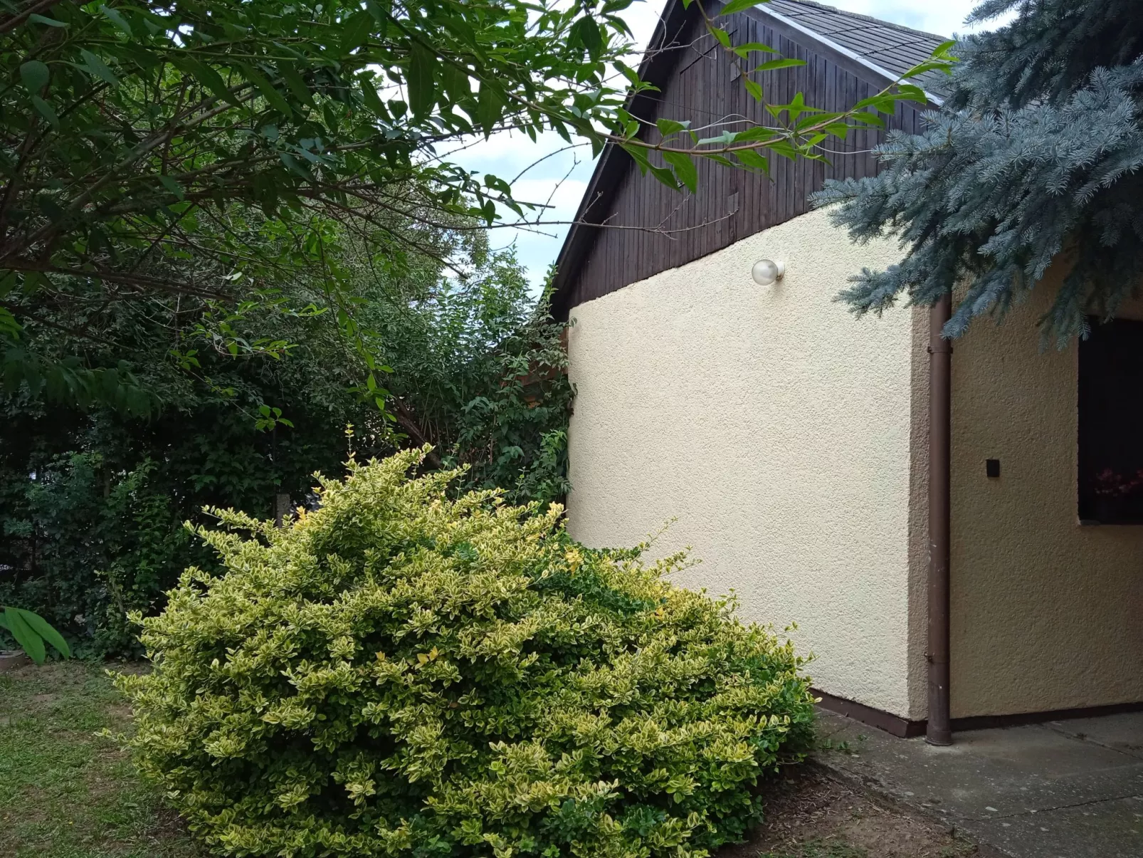Kleines Ferienhaus in einer ruhigen Strasse-Buiten