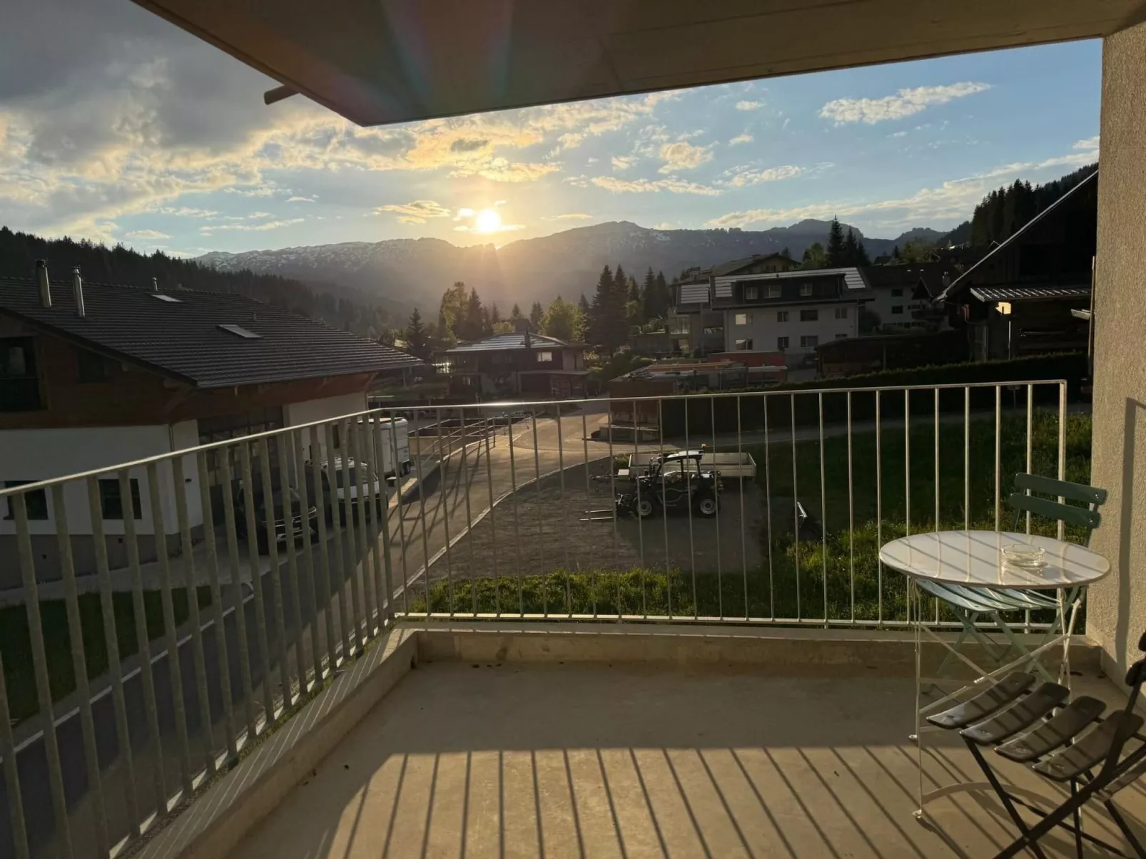 Moderne Ferienwohnung ROTHORN mit 2 Schlafzimmer-Buiten