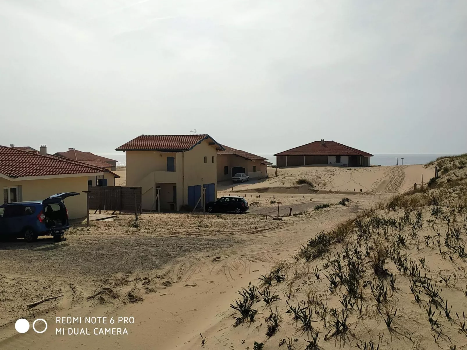 Haus am Meer, die Füße im Sand-Buiten