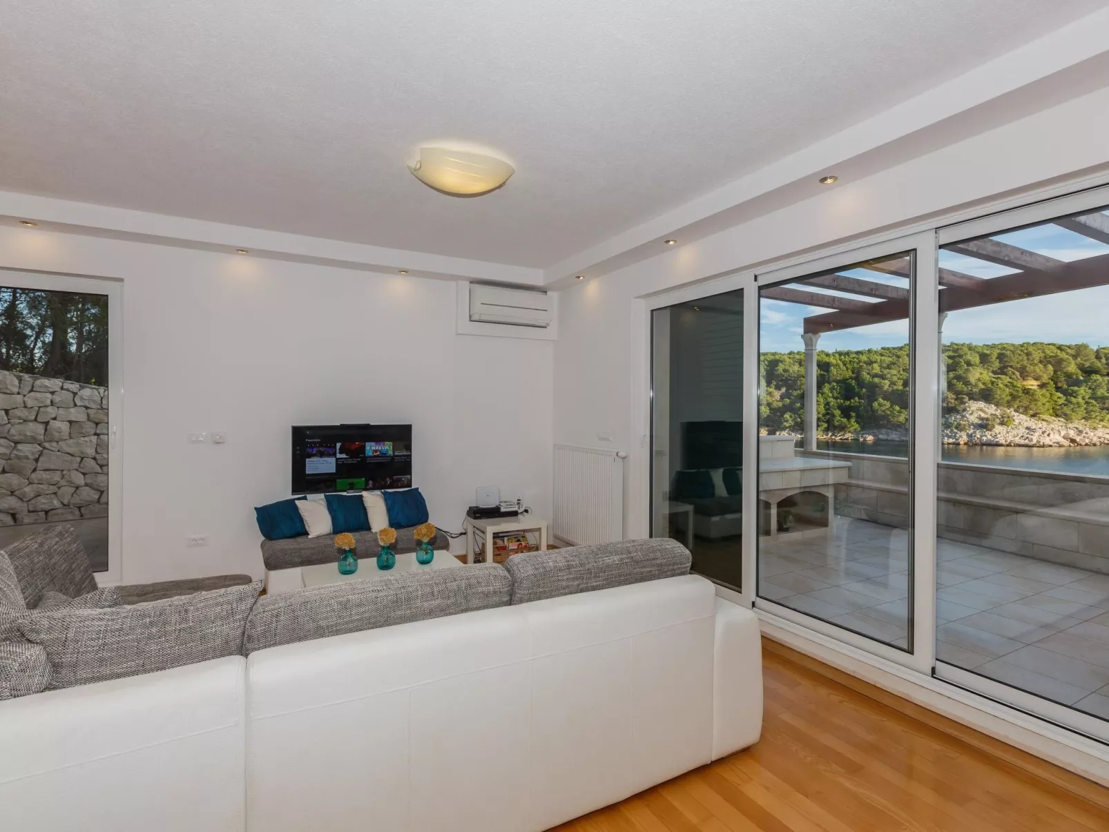 Ferienvilla "Osibova" mit Blick auf das Wasser-Binnen