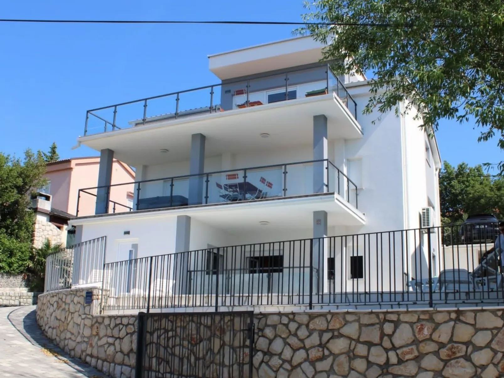 Appartement mit Terrasse, Meerblick, Jacuzzi, Außenpool-Buiten