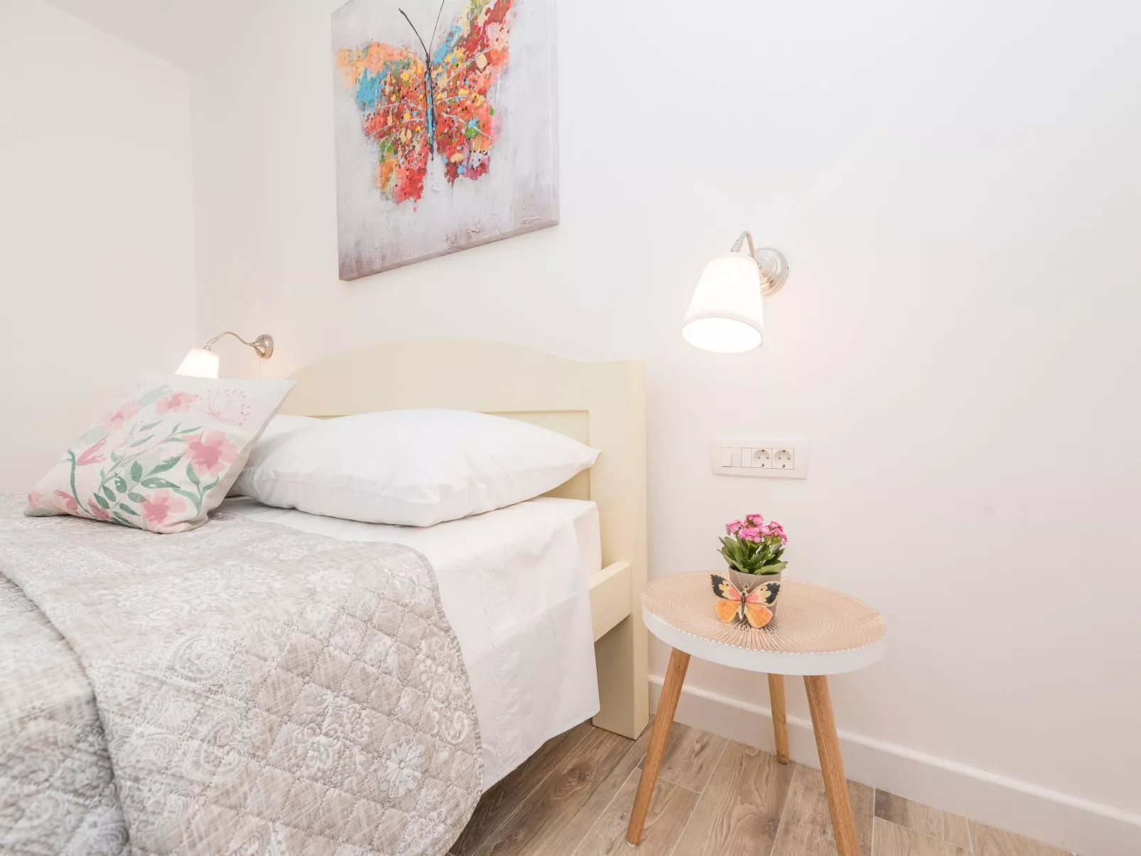 "Ivana" mit Blick auf das Wasser-Binnen