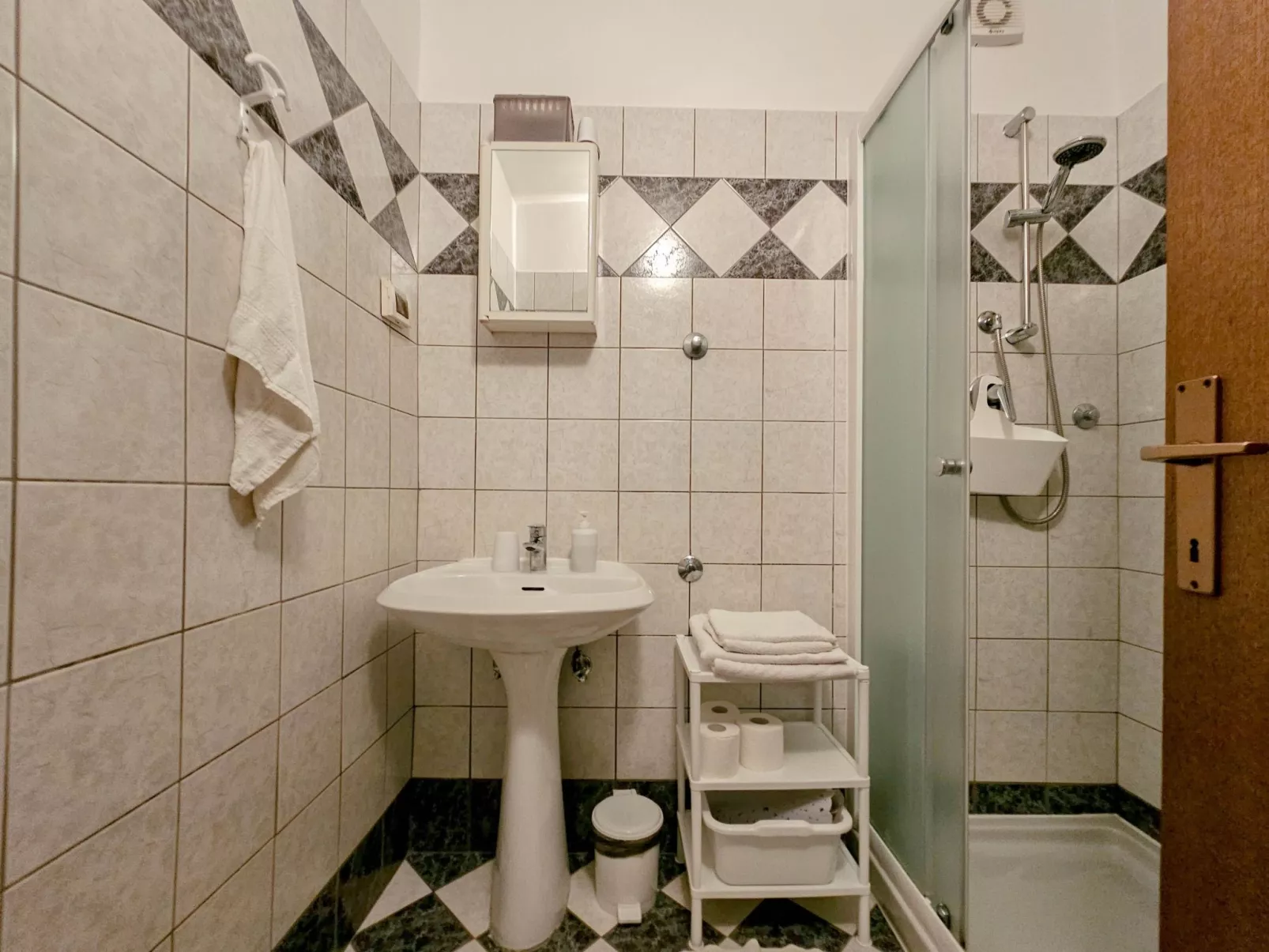 Für 3 Personen ca. 30 m&sup2; in Novigrad, Adriaküste Kroatien (Westküste von I-Binnen