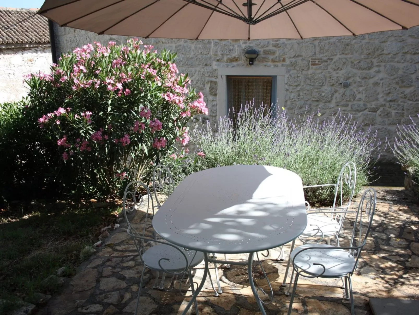 App Nirvana mit Garten in der Altstadt von Vrsar-Buiten