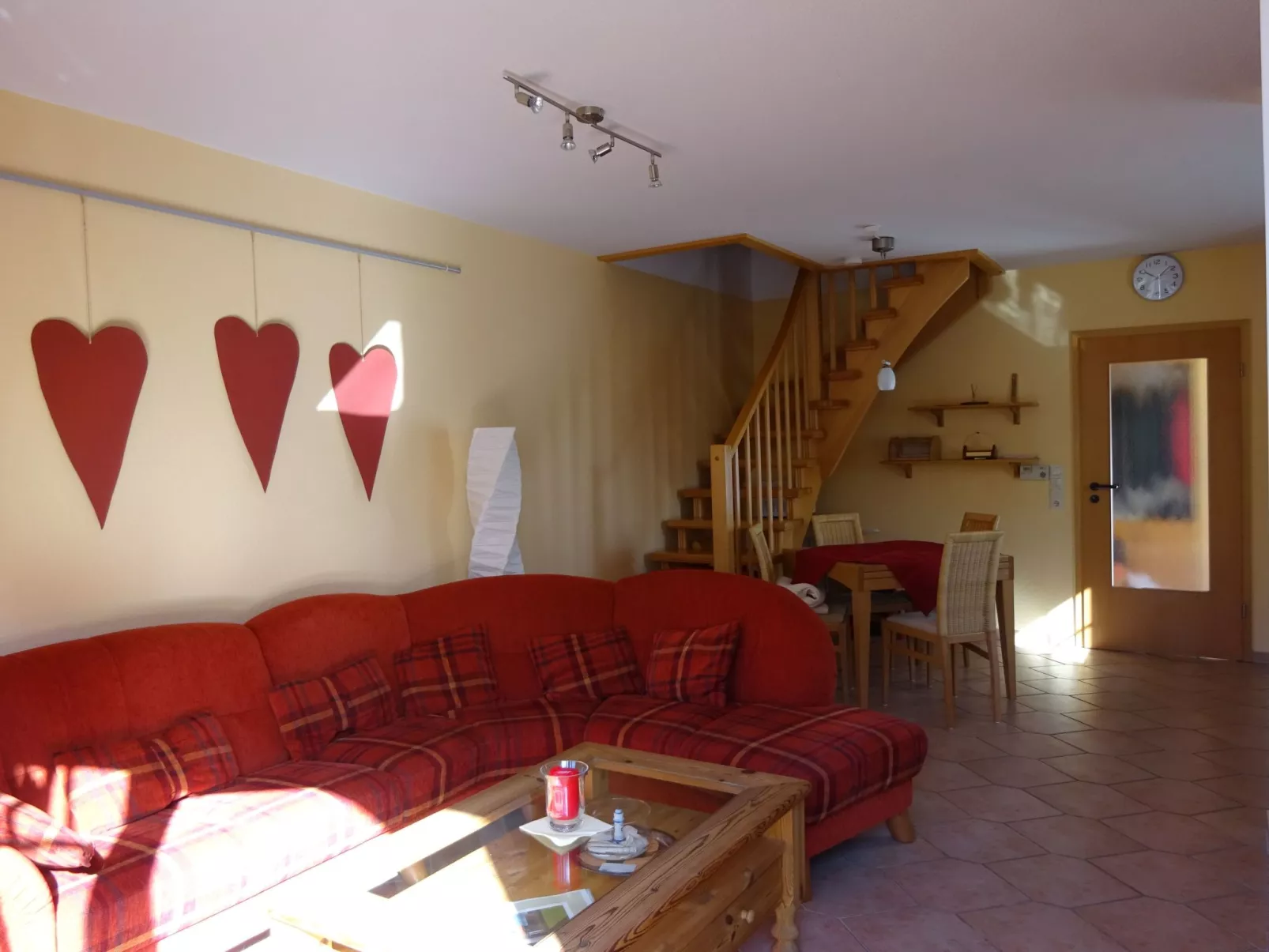 Komfortable Doppelhaushälfte und großem Garten-Binnen