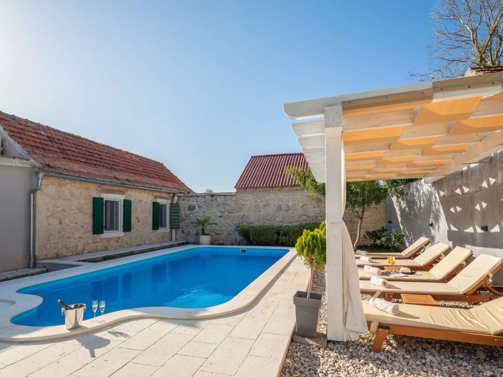 Mamita - Beheizter Pool-Image-tags.info