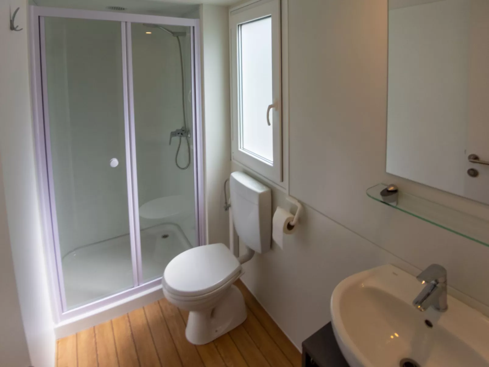 Mobilheim mit gemeinschaftlichem Pool-Binnen