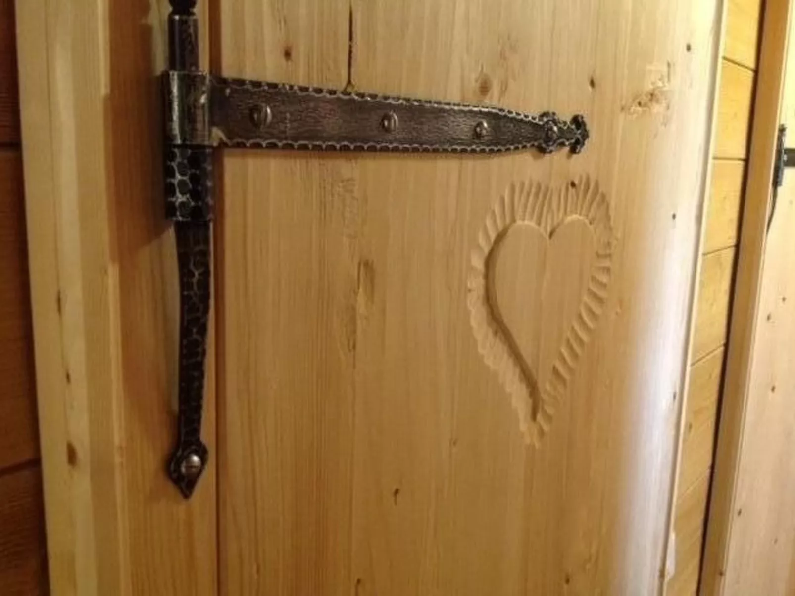 Urgemütliche Gruppenhütte mit Gartensauna-Binnen