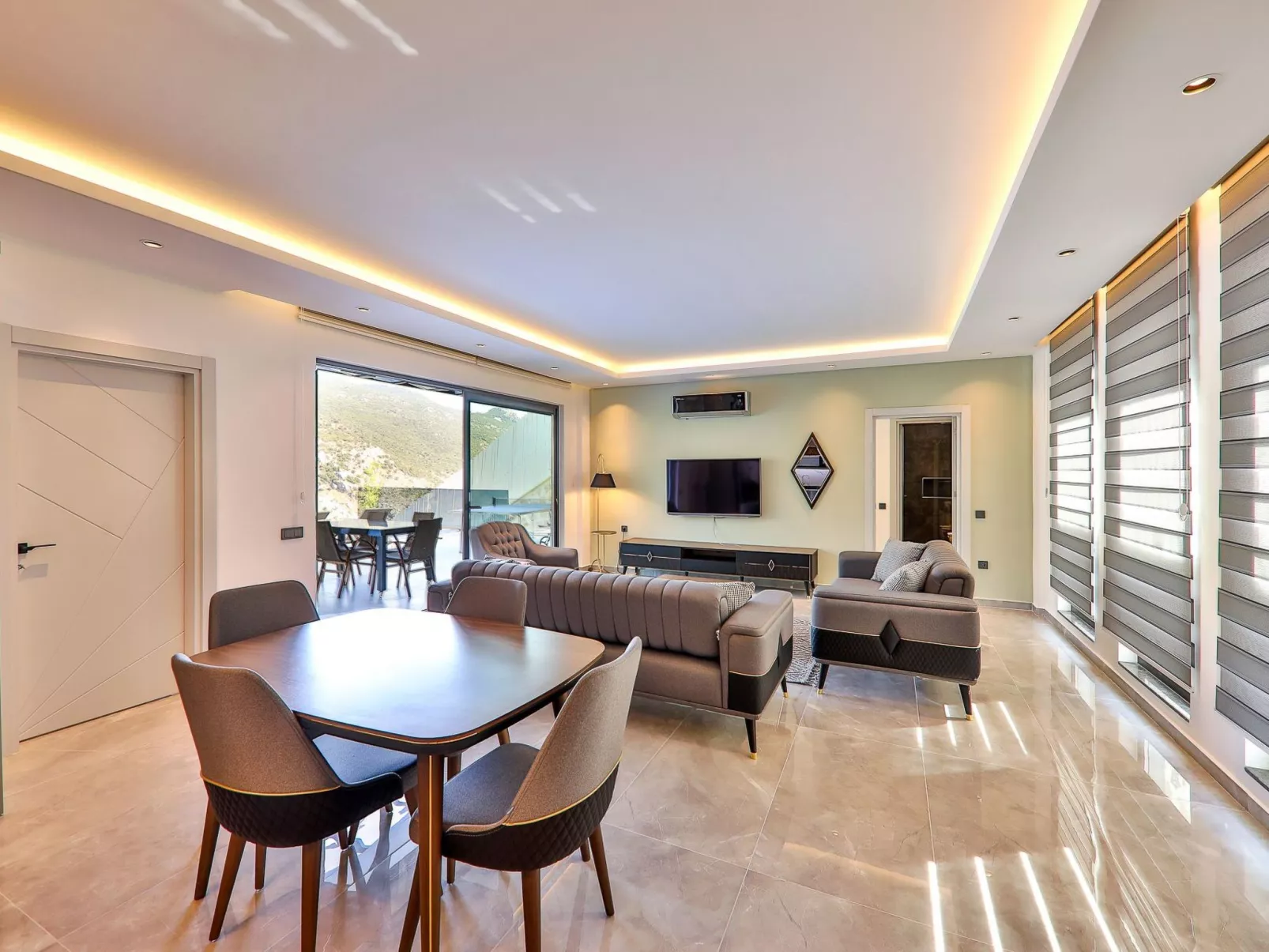 Mediterranean 2-Binnen