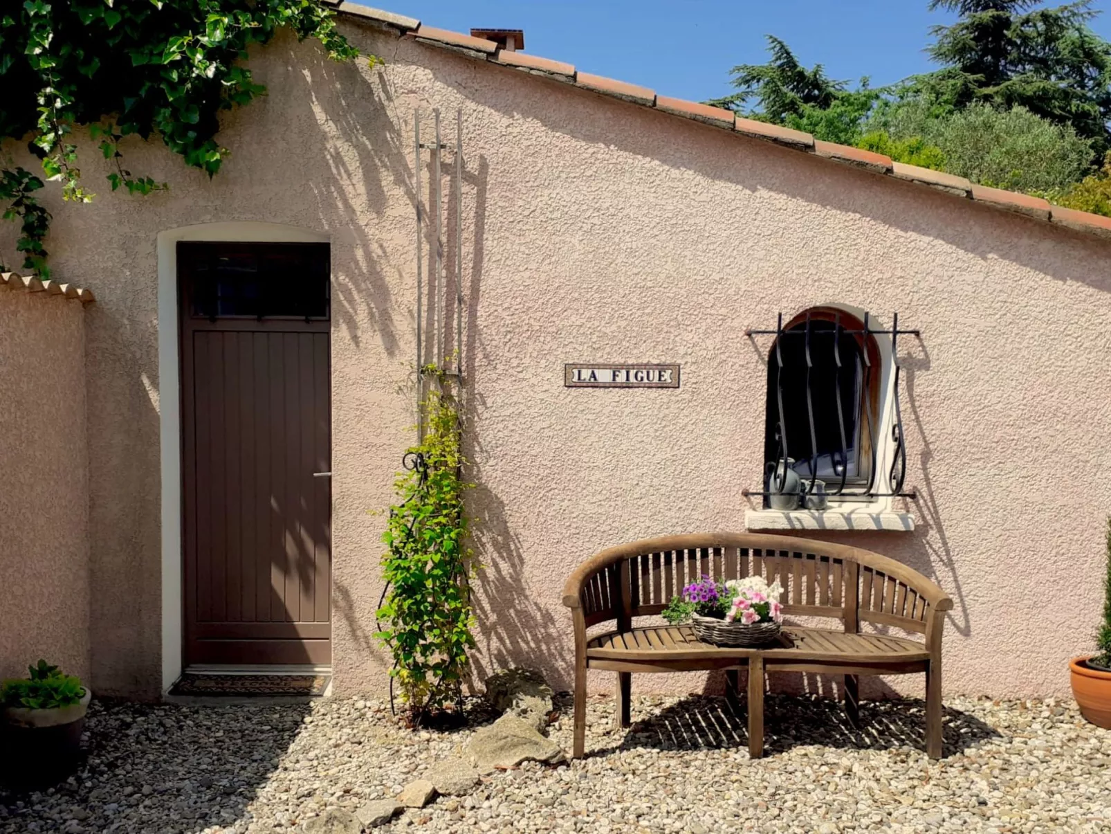 In La Livinière mit Großer Terrasse-Buiten