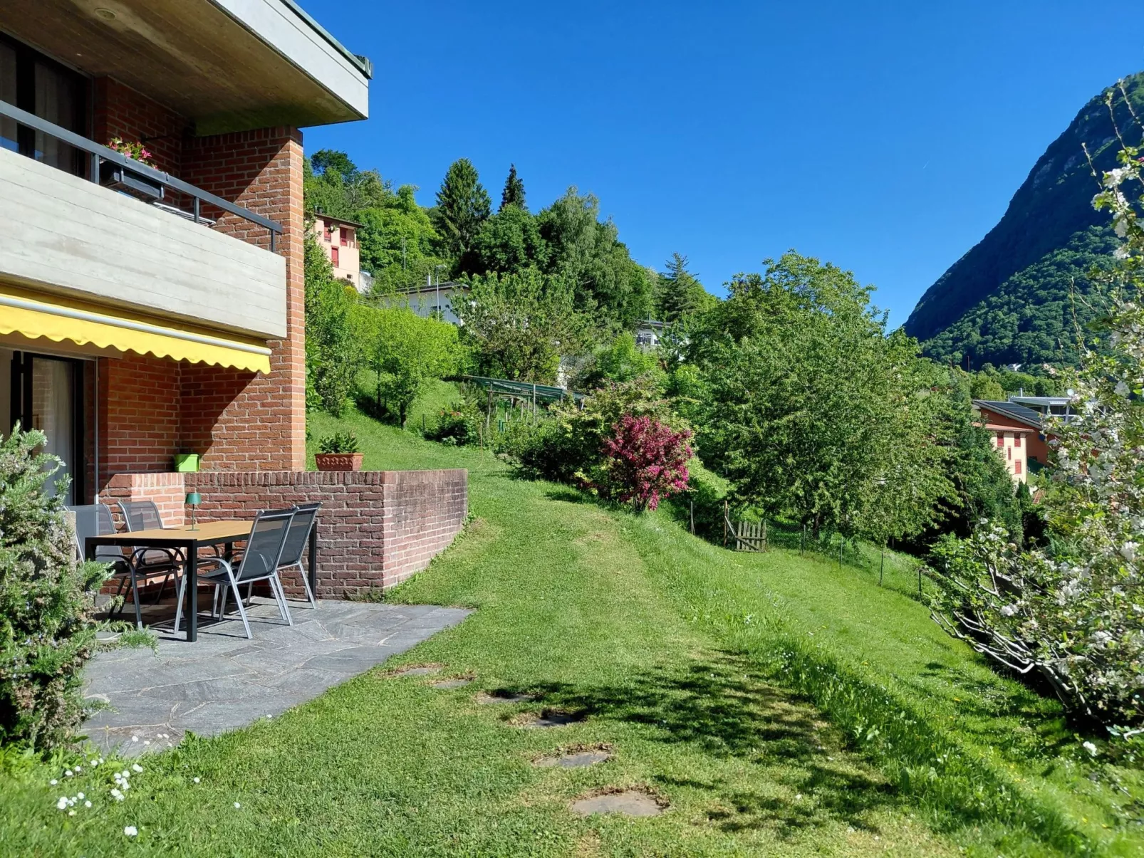 Casa primavera-Buiten