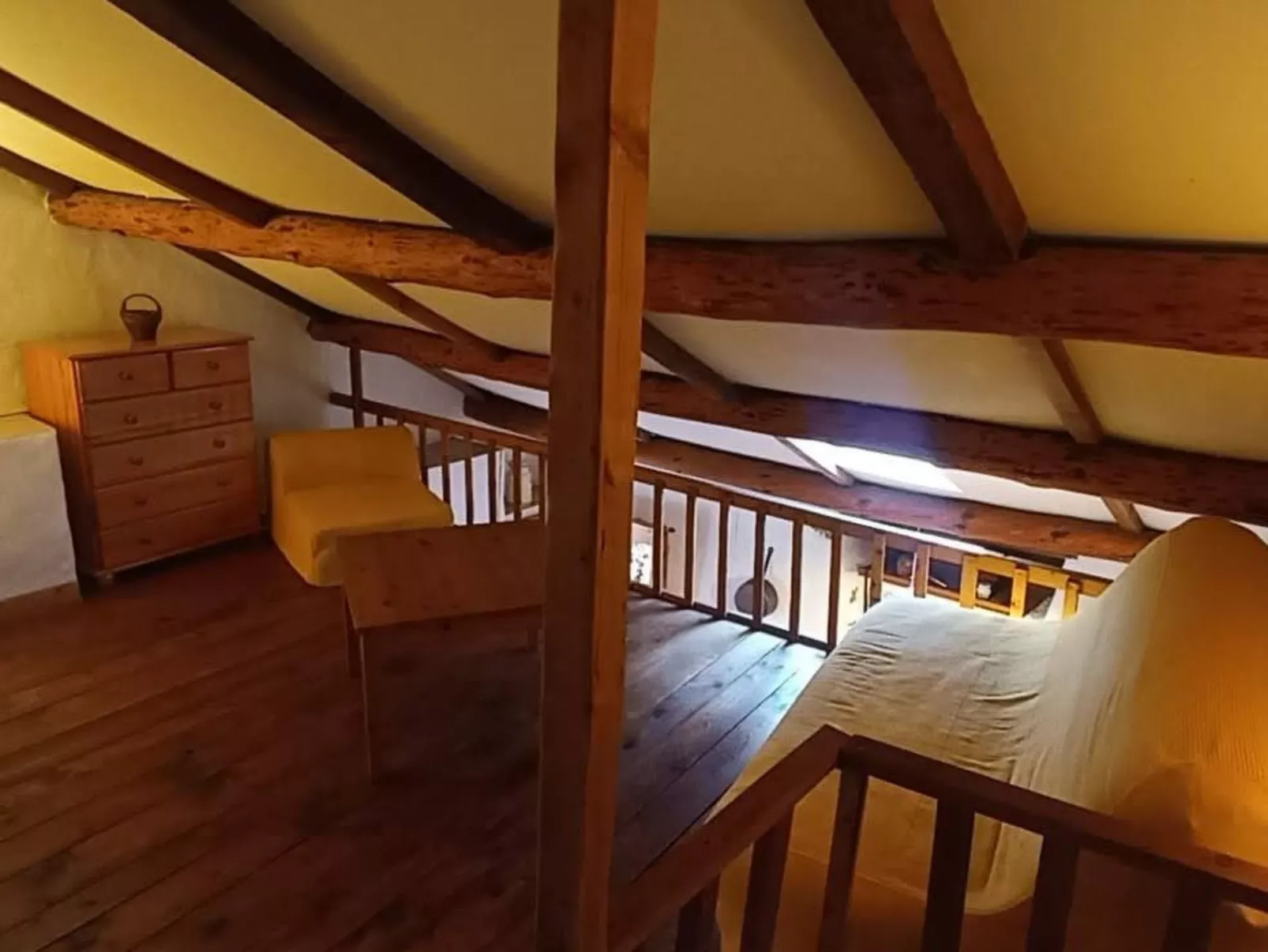 In Sillans-La-Cascade mit Garten-Binnen