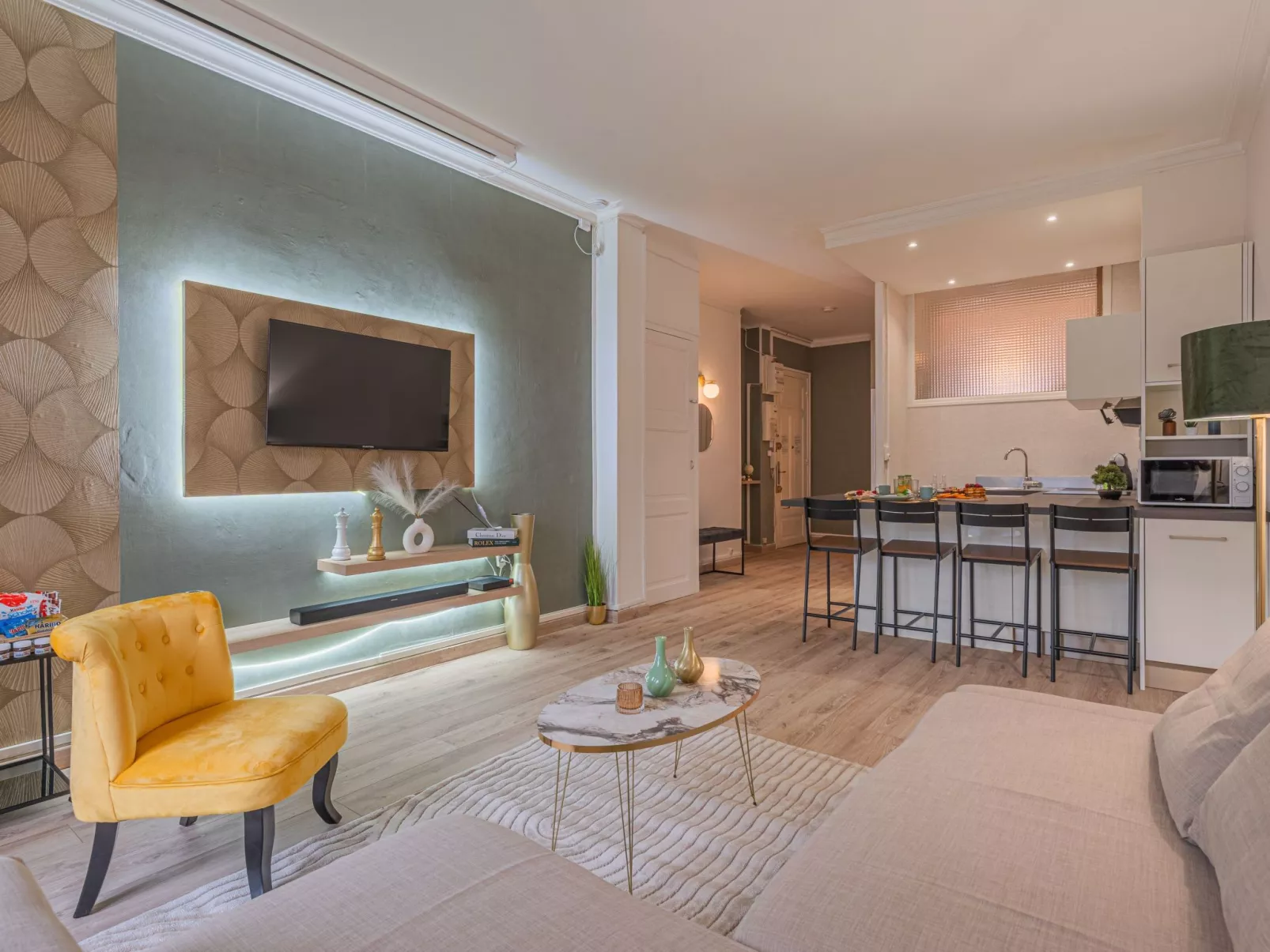 Ferienwohnung "Luxury Cinéphile"-Binnen