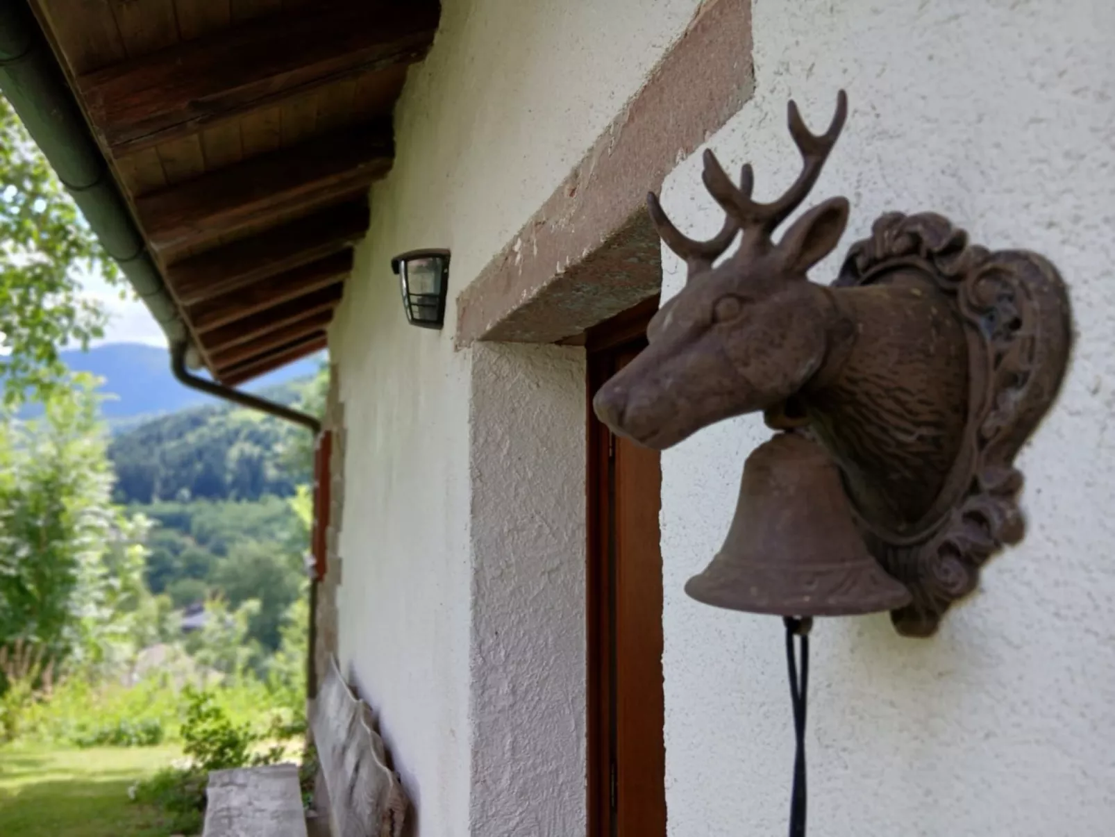 In Ventron mit eingezäuntem Garten-Buiten