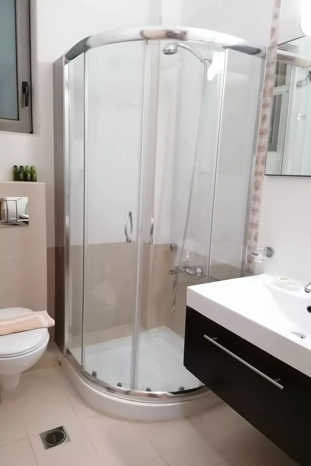 Haus in Arkadi mit Parkplatz vor Ort-Binnen