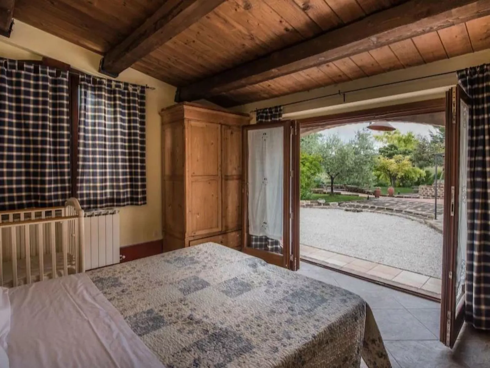 Villa mit Pool für 29 Personen ca. 800 m2-Binnen