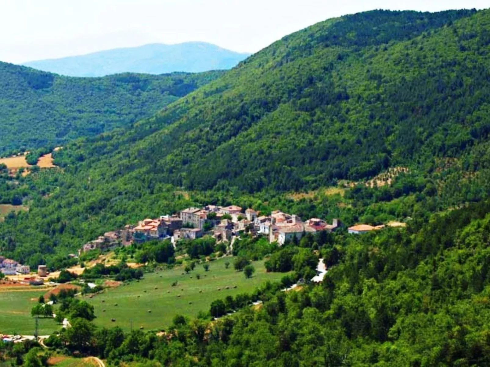 Wohnung mit Privatparkplatz und Panoramablick-Image-tags.info