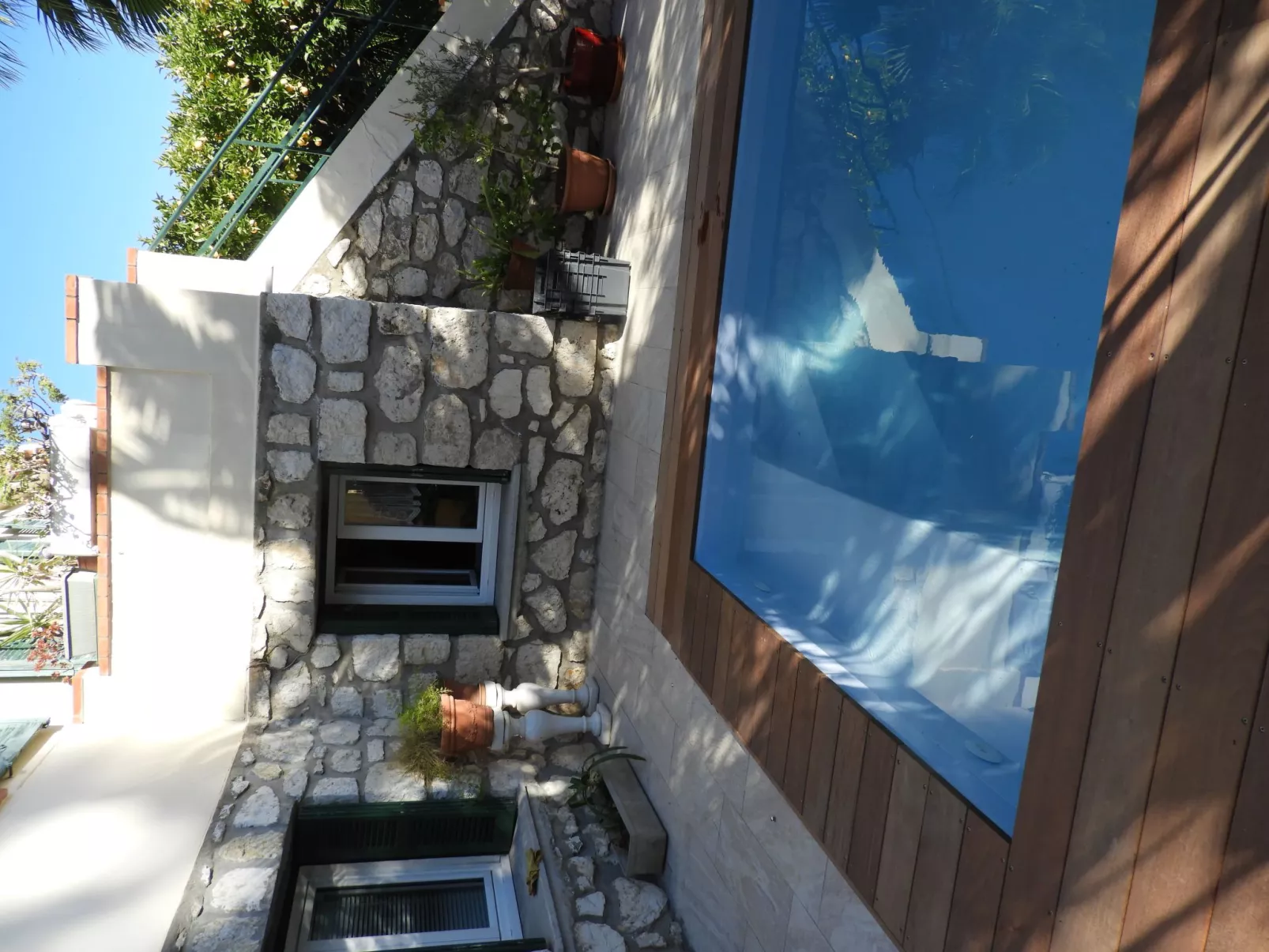 Wohnung "Les roses" auf einem eingemauerten Grundstück-Buiten