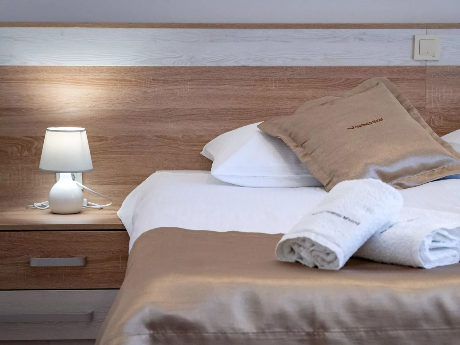 Appartement mit Blick auf das Wasser-Image-tags.info