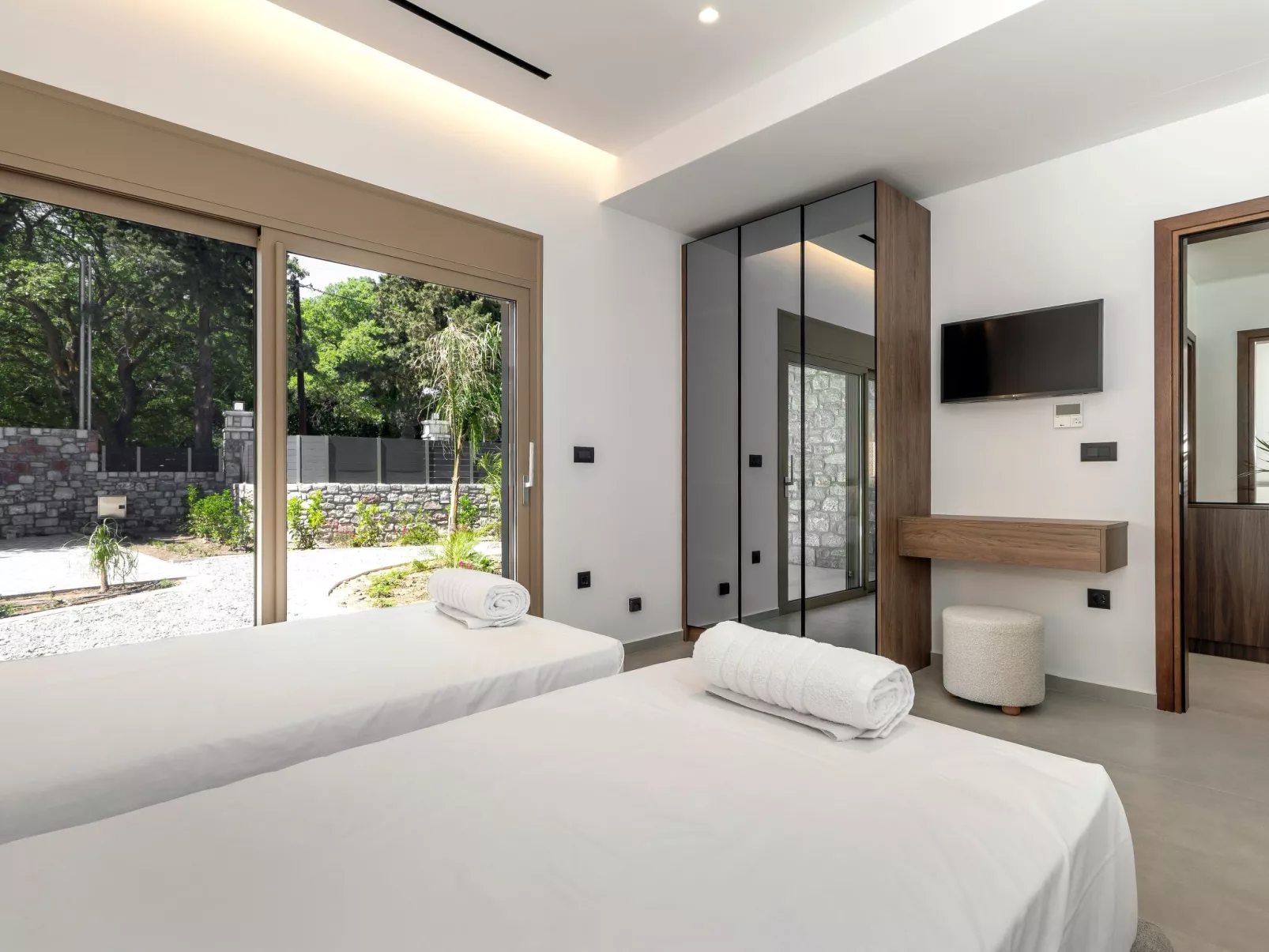 Emerald Estate-Binnen