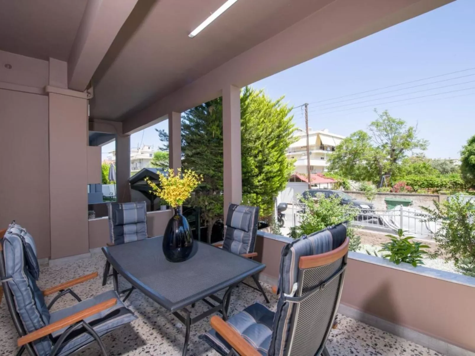 Renas Luxus-Wohnung-Buiten