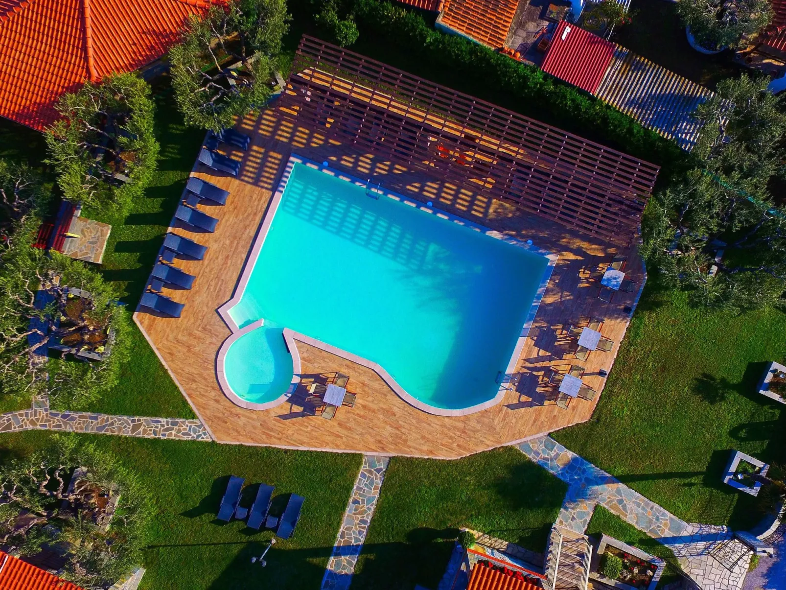 Modernes Studio für 3 Personen, Pool- und Gartenblick-Image-tags.info