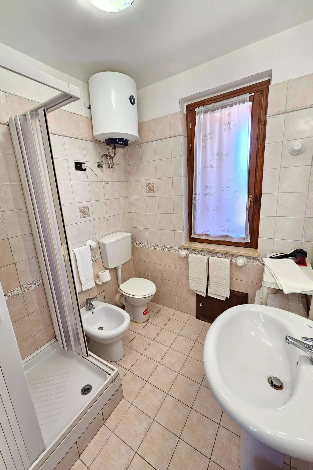 Helle mediterrane Villa mit Veranda und Garten-Binnen