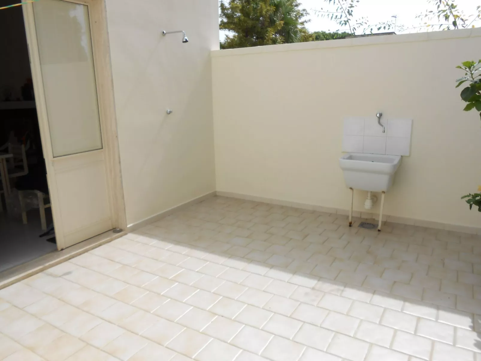 Helles, einladendes Ferienapartment mit Sonnenterrasse in Strandnähe-Buiten